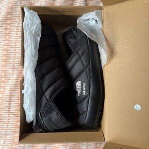 The North Face/SKIMS Women's Black Quilted Slip-Ons Size: 10